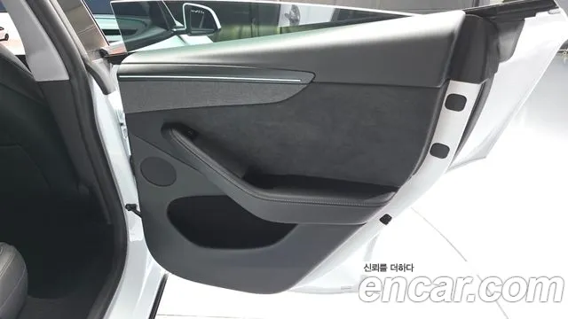 Tesla Model Y — Фото автомобиля 14
