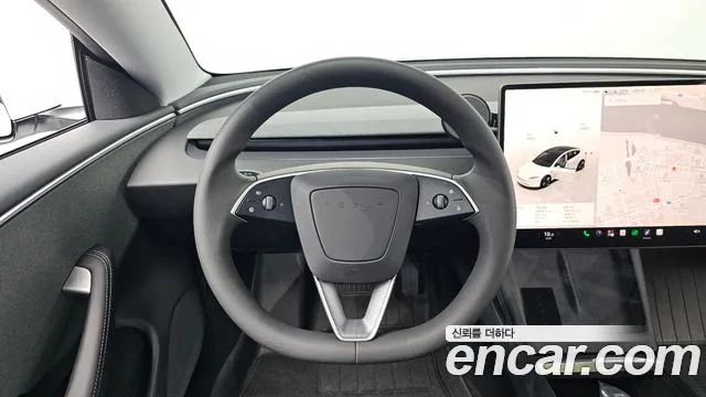 Tesla Model 3 — Фото автомобиля 13