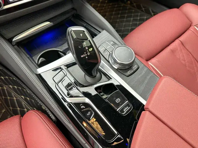 BMW 5 Series — Фото автомобиля 10
