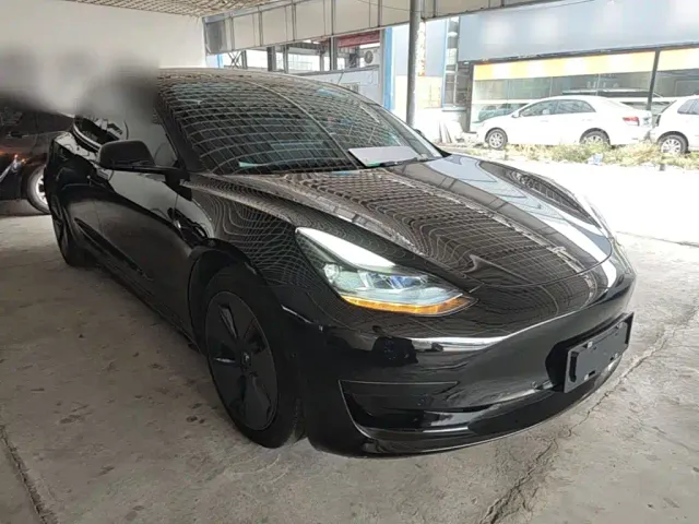 Tesla Model 3 — Фото автомобиля 3