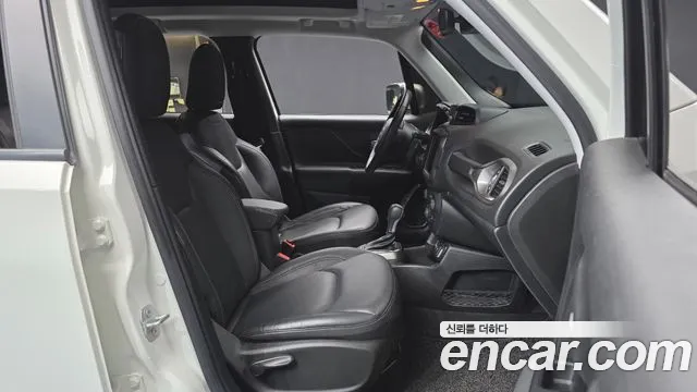 Jeep Renegade — Фото автомобиля 11