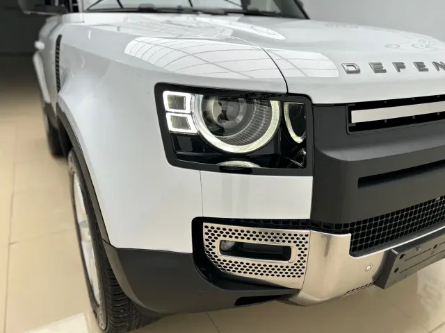 Land Rover Defender — Фото автомобиля 22