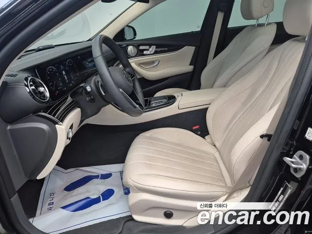 Mercedes-Benz E-Class — Фото автомобиля 11