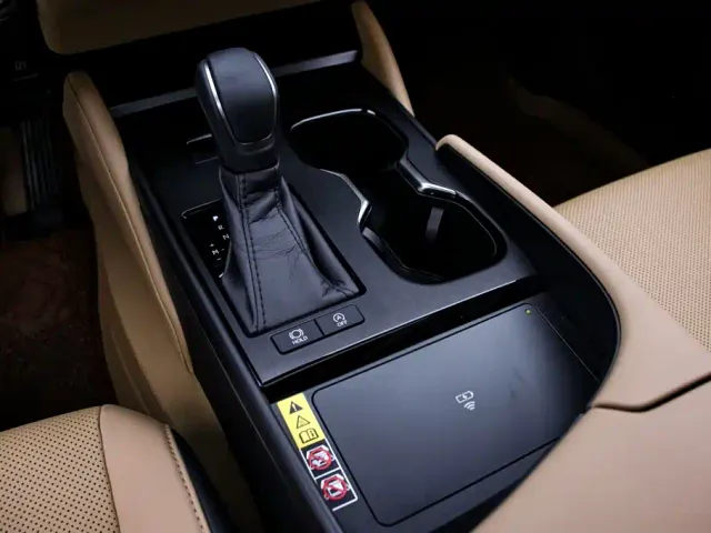 Lexus ES — Фото автомобиля 10