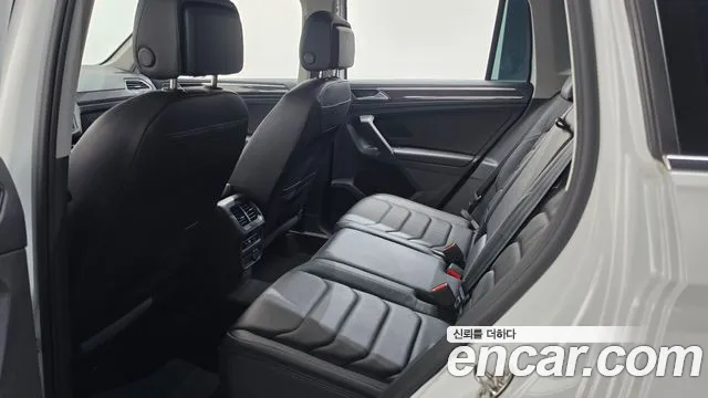 Volkswagen Tiguan Tiguan 2 поколение 2.0 TDI Premium — Фото автомобиля 17