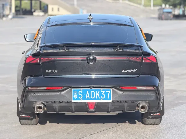 Changan UNI-V — Фото автомобиля 5