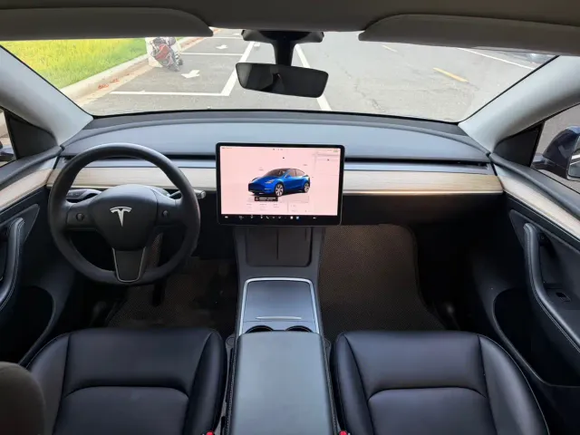 Tesla Model Y — Фото автомобиля 7