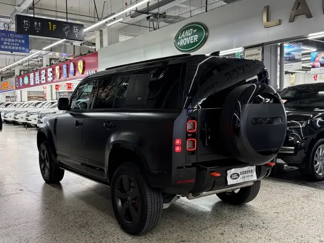 Land Rover Defender — Фото автомобиля 10