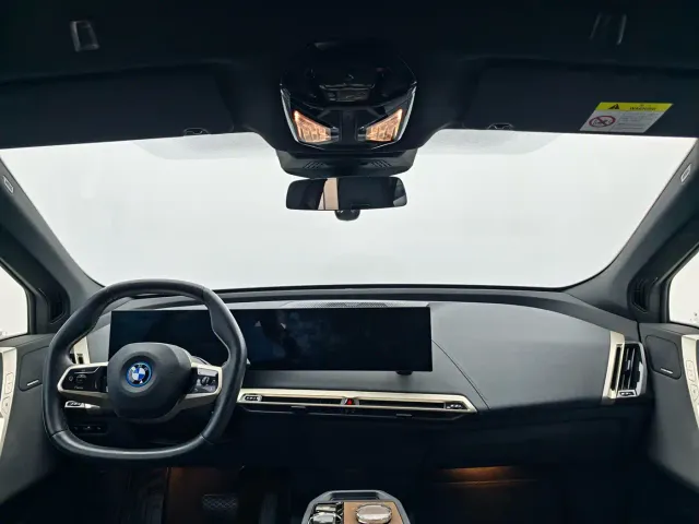 BMW iX — Фото автомобиля 3