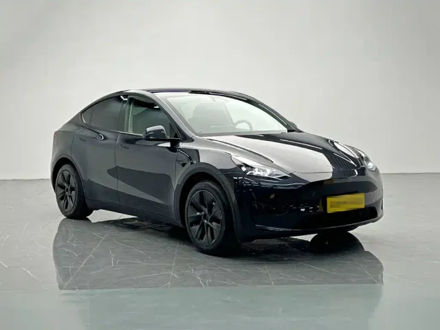 Tesla Model Y — Фото автомобиля 8