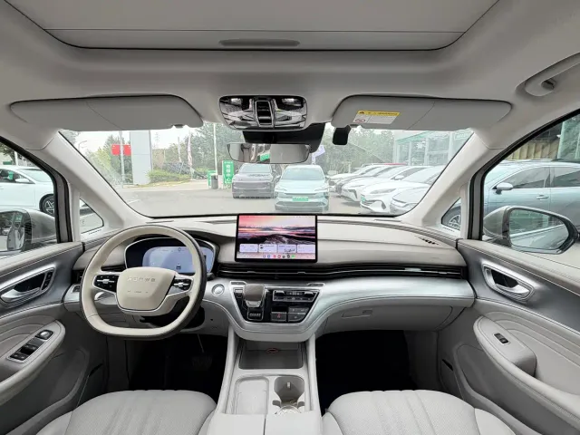 Roewe iMAX8 — Фото автомобиля 6