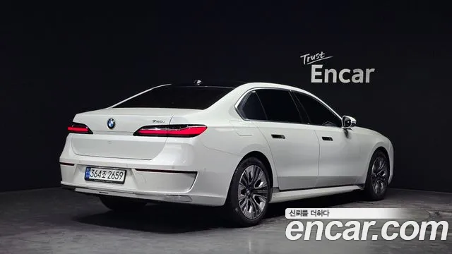 BMW 7-Series — Фото автомобиля 2