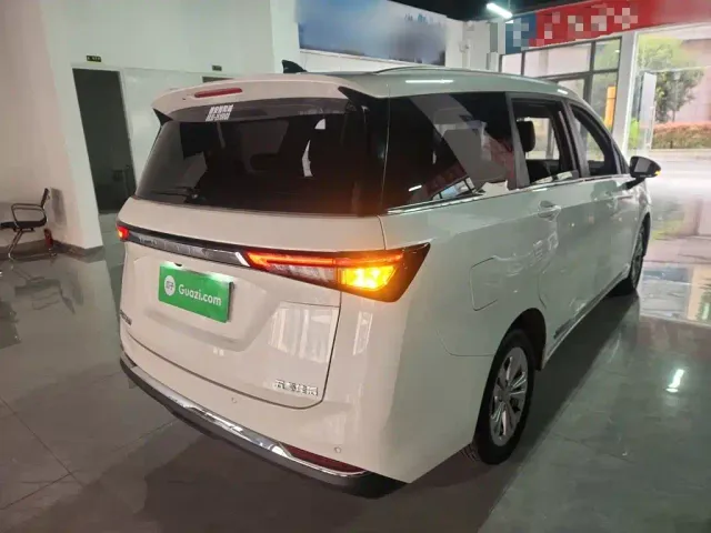 Wuling Jiachen — Фото автомобиля 4