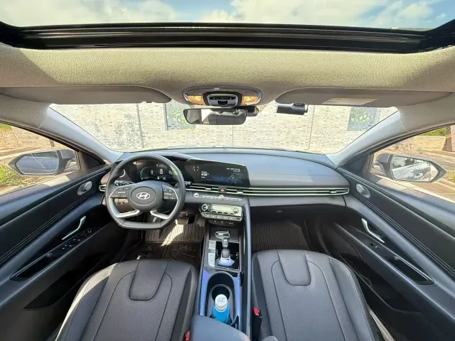 Hyundai Elantra — Фото автомобиля 5
