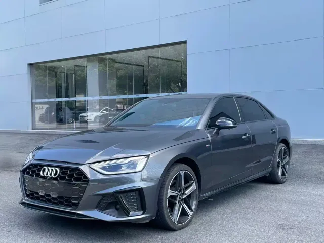 Фотография автомобиля — Audi A4L