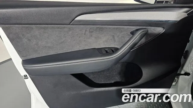 Tesla Model Y — Фото автомобиля 13