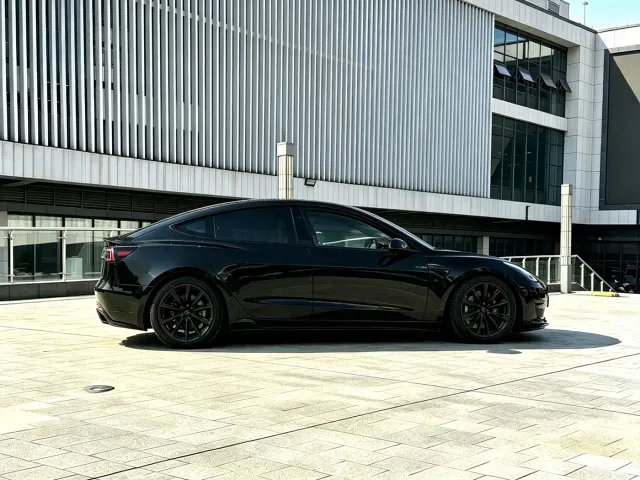 Tesla Model 3 — Фото автомобиля 14