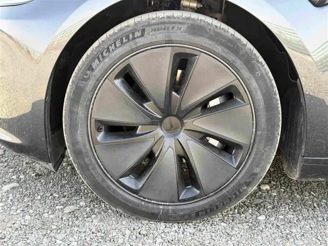 Tesla Model 3 — Фото автомобиля 14