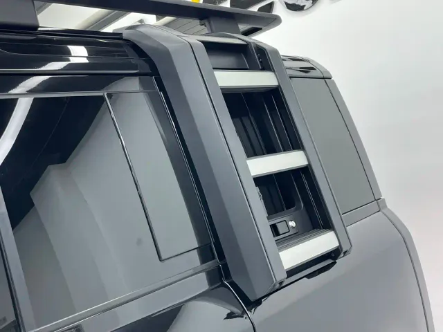 Land Rover Defender — Фото автомобиля 25