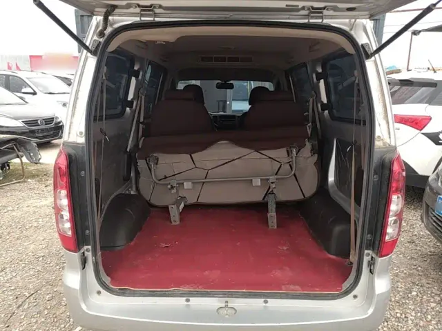 Wuling Hongguang V — Фото автомобиля 14