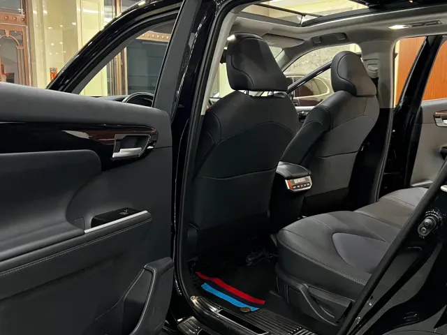 Toyota Highlander — Фото автомобиля 11