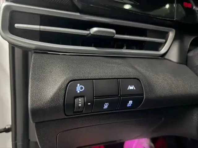 Hyundai Elantra 2022 1.5L CVT LUX Premium Edition — Фото автомобиля 10
