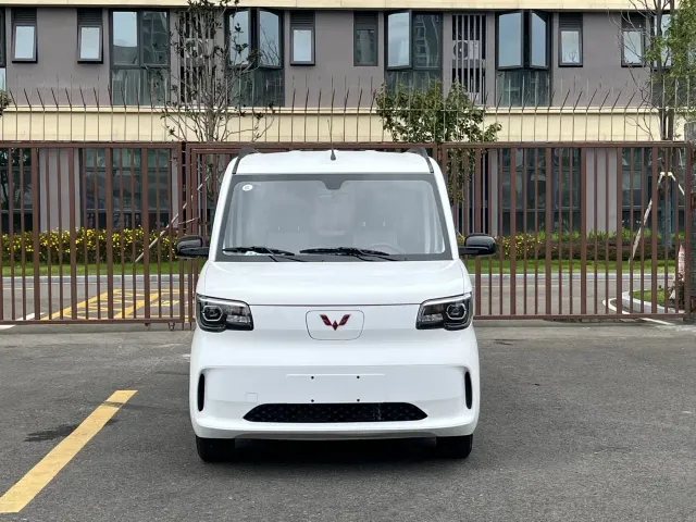 Wuling Zhiguang NEV — Фото автомобиля 2