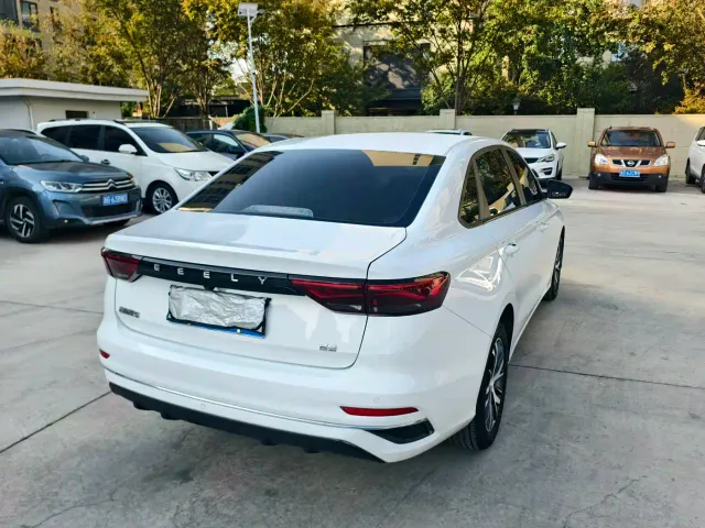 Geely Emgrand — Фото автомобиля 5
