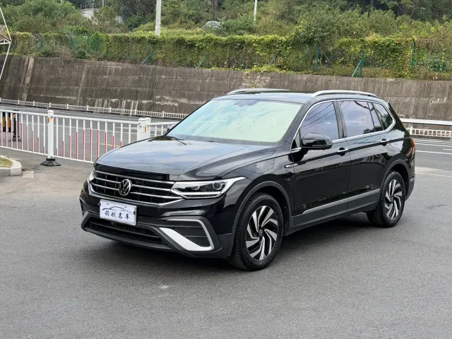 Фотография автомобиля — Volkswagen Tiguan L