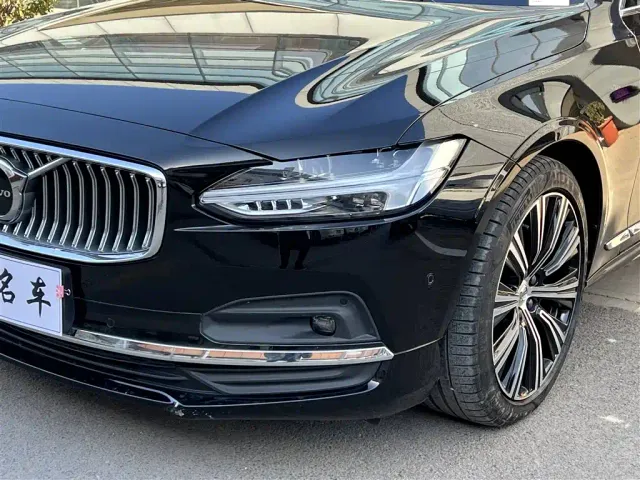 Volvo S90 — Фото автомобиля 3