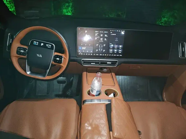 Li Auto L9 — Фото автомобиля 5