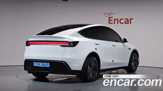 Tesla Model Y — Фото автомобиля 2