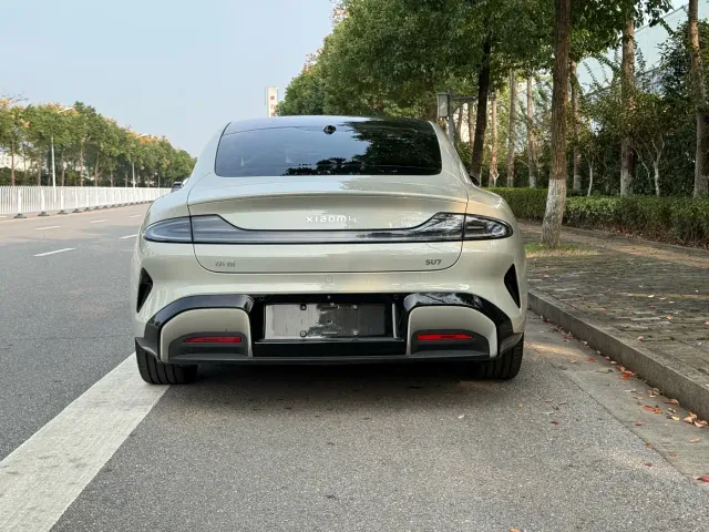 Xiaomi SU7 — Фото автомобиля 10