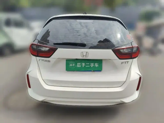 Honda Fit — Фото автомобиля 3