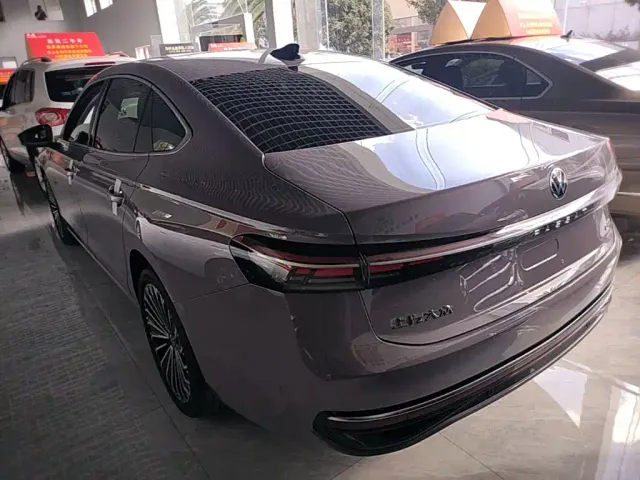 Volkswagen Passat — Фото автомобиля 4