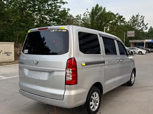 Wuling Hongguang V — Фото автомобиля 4