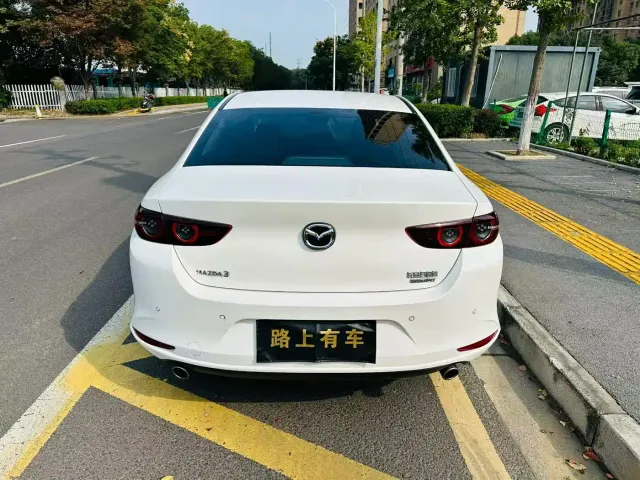 Mazda Axela — Фото автомобиля 5