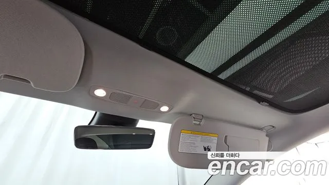 Tesla Model 3 — Фото автомобиля 24