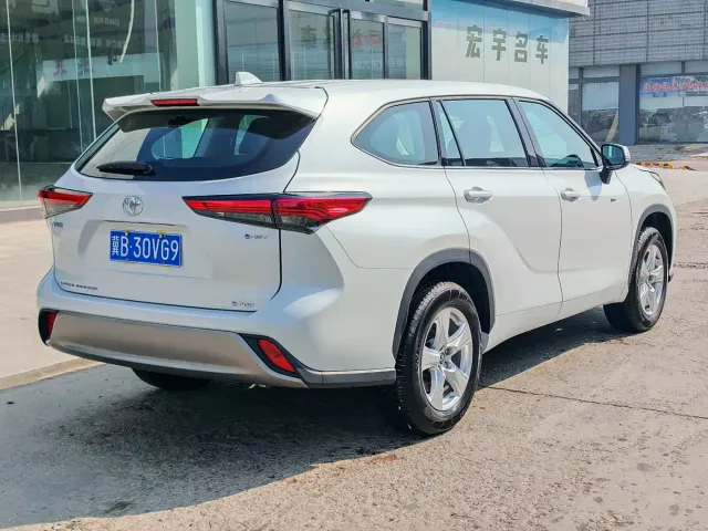 Toyota Highlander — Фото автомобиля 7