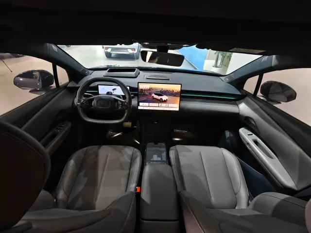 Lynk & Co Z20 — Фото автомобиля 8