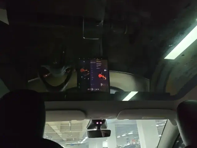 Tesla Model Y — Фото автомобиля 17