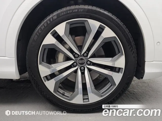 Audi Q8 55 TFSI quattro Premium — Фото автомобиля 5