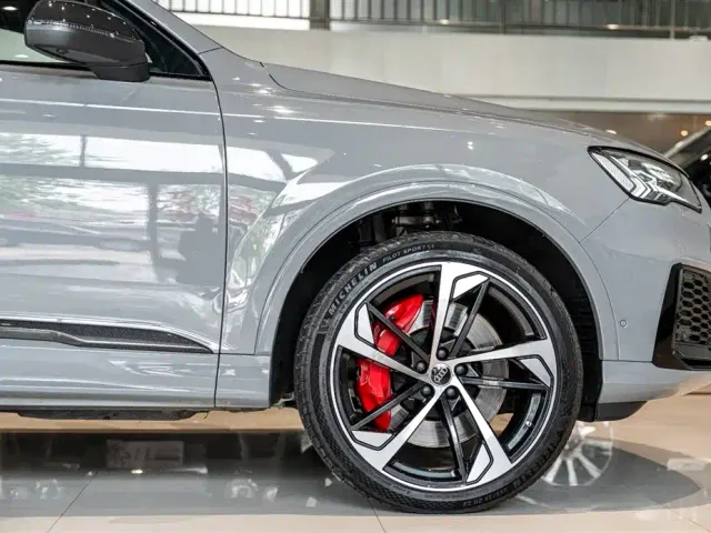 Audi SQ7 — Фото автомобиля 5