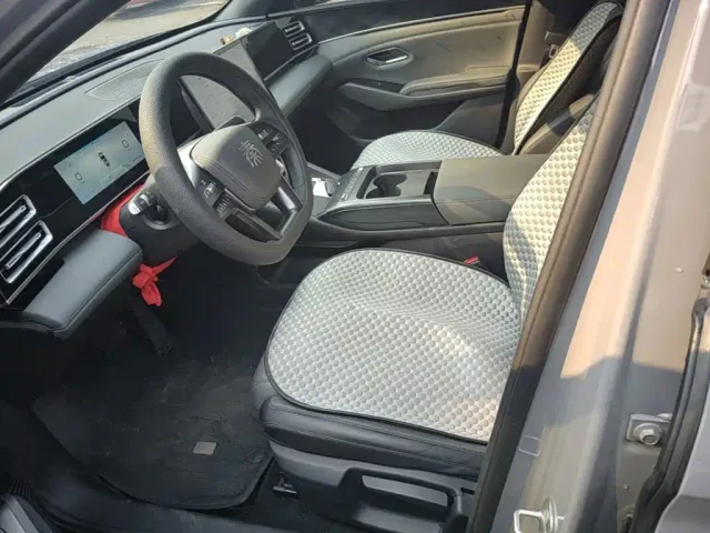 BYD Qin L — Фото автомобиля 14