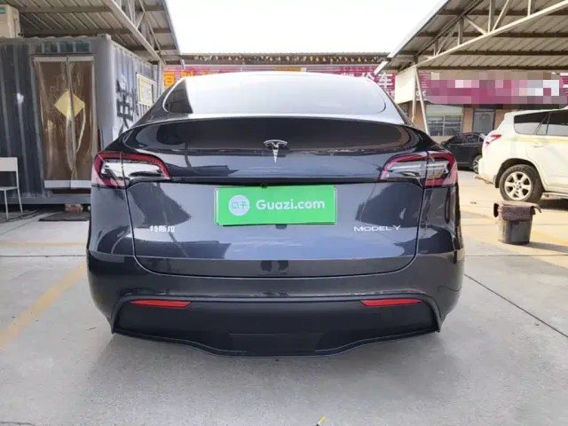 Tesla Model Y — Фото автомобиля 5