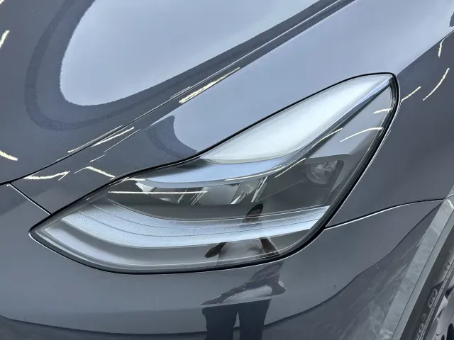 Tesla Model Y — Фото автомобиля 11