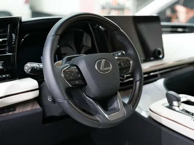 Lexus LM — Фото автомобиля 27