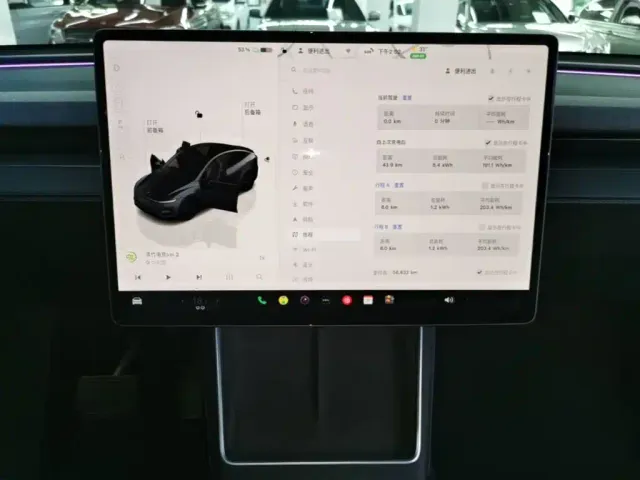 Tesla Model Y — Фото автомобиля 12