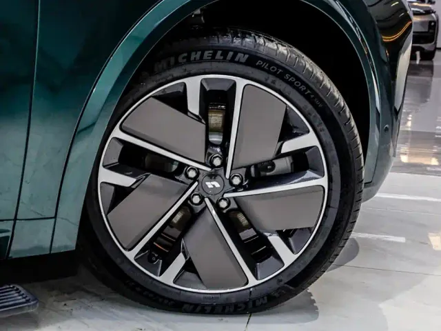Li Auto Li Xiang L9 2025 Ultra Smart Renewal Edition — Фото автомобиля 7