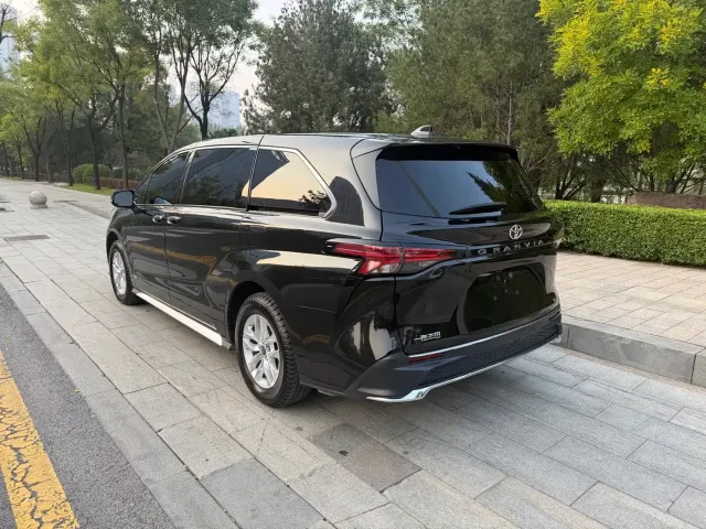 Toyota Granvia — Фото автомобиля 4